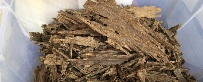 Dịch vụ vận chuyển trầm hương đi Trung Quốc trọn gói giá rẻ - EBS Post.